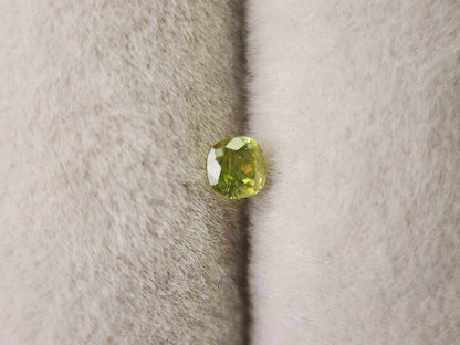 0932-1-3　スフェーン　0.14ct