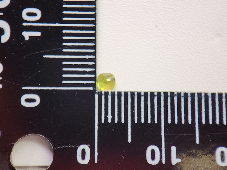 0932-1-3　スフェーン　0.14ct