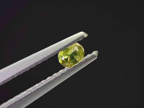 0932-1-4　スフェーン　0.13ct