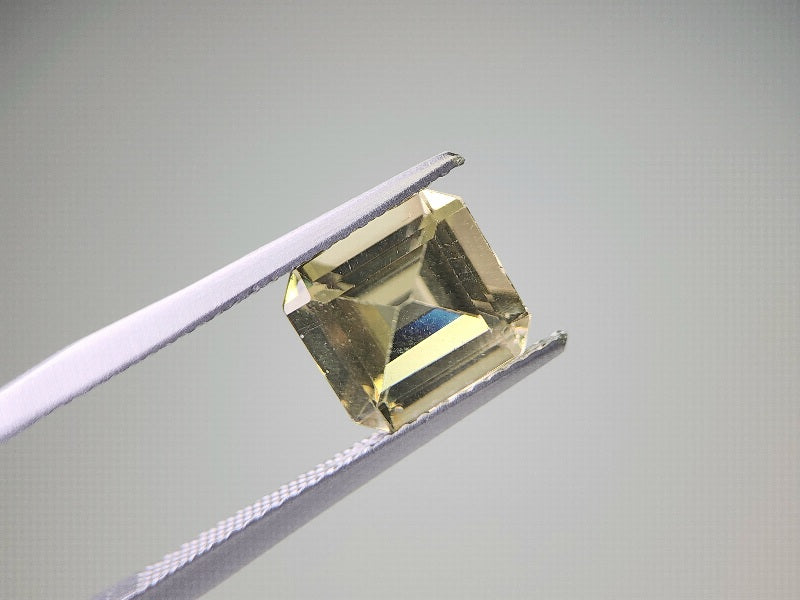 0473-1　イエローグリーンアパタイト　2.71ct
