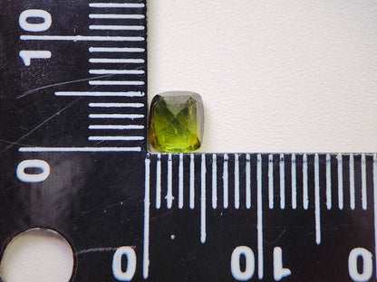 0197-1　クロムスフェーン　0.88ct