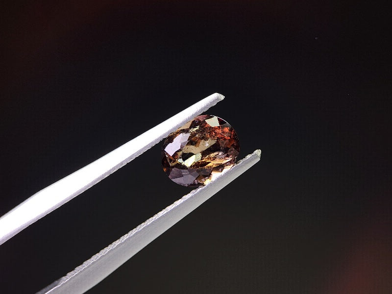 0556-3　アキシナイト　1.06ct