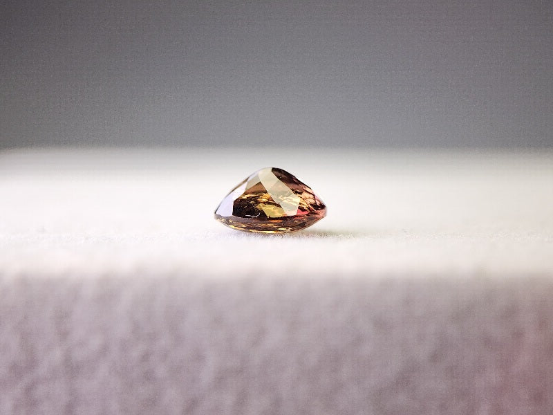 0556-3　アキシナイト　1.06ct