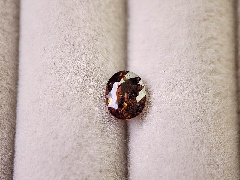 0556-3　アキシナイト　1.06ct