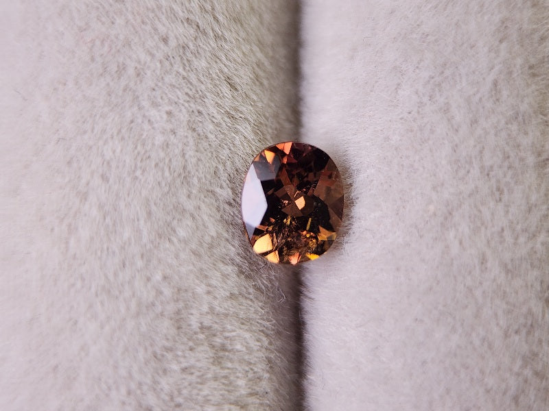 0556-5　アキシナイト　0.46ct