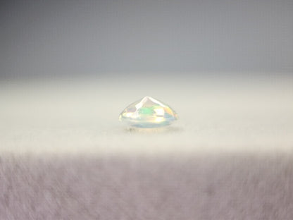 0909-4-4　オパール(欠けあり)　0.24ct