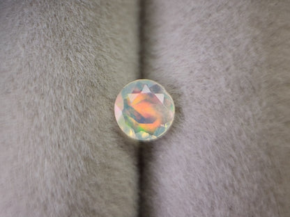 0909-4-4　オパール(欠けあり)　0.24ct