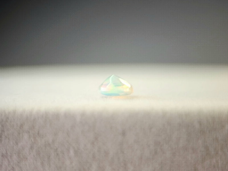 0909-4-7　オパール　0.27ct