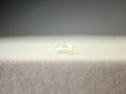 0909-4-7　オパール　0.27ct