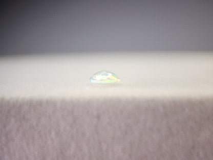 0909-4-8　オパール　0.17ct