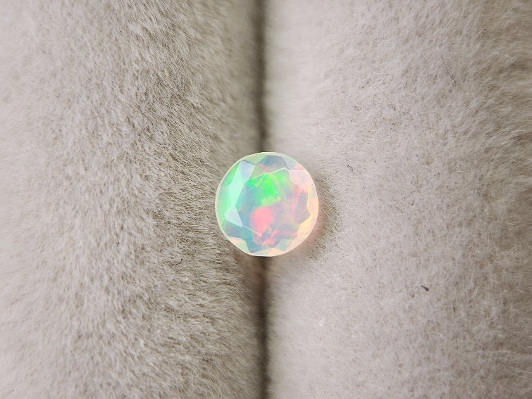 0909-4-8　オパール　0.17ct