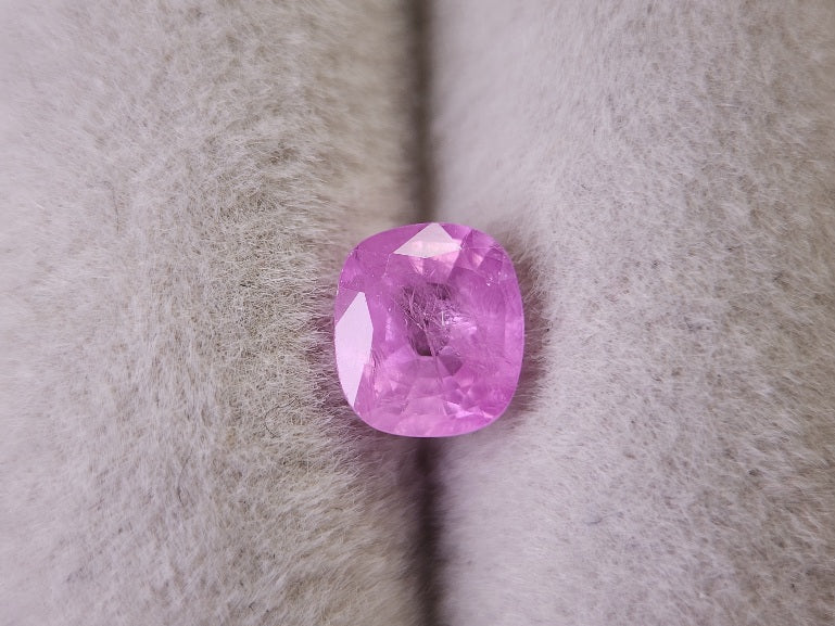 0904-47　サファイア　0.96ct