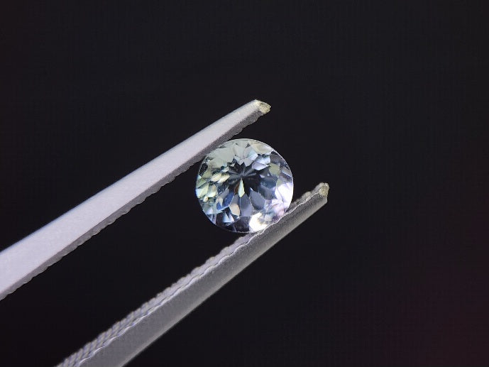 天然石ゾイサイト 天然ゾイサイト 0.76ct 【煌めく薄菫色】 オーバル