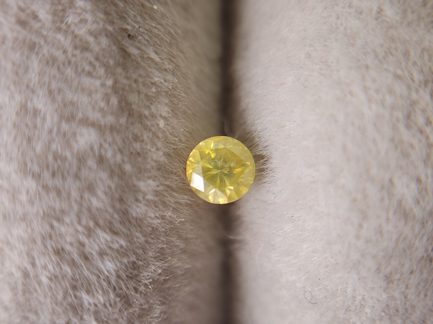 0015-6-3　イエローダイヤモンド　0.10ct