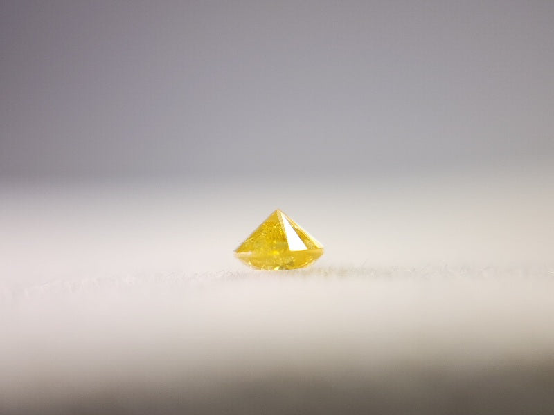 0015-6-4　イエローダイヤモンド　0.09ct