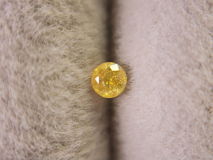 0015-6-4　イエローダイヤモンド　0.09ct