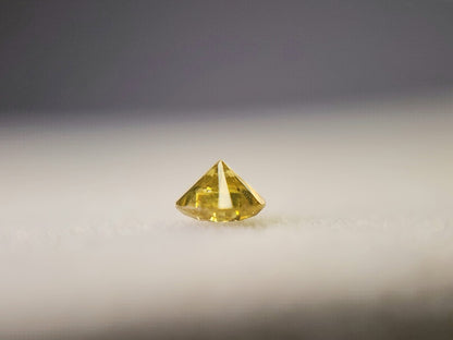 0015-6-5　イエローダイヤモンド　0.08ct