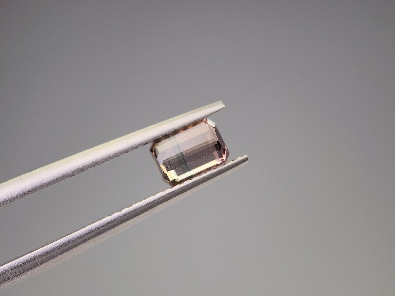 0879-24　トルマリン　0.74ct