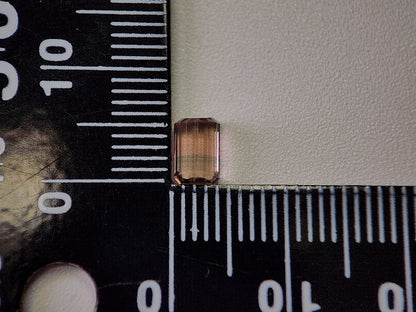 0879-24　トルマリン　0.74ct