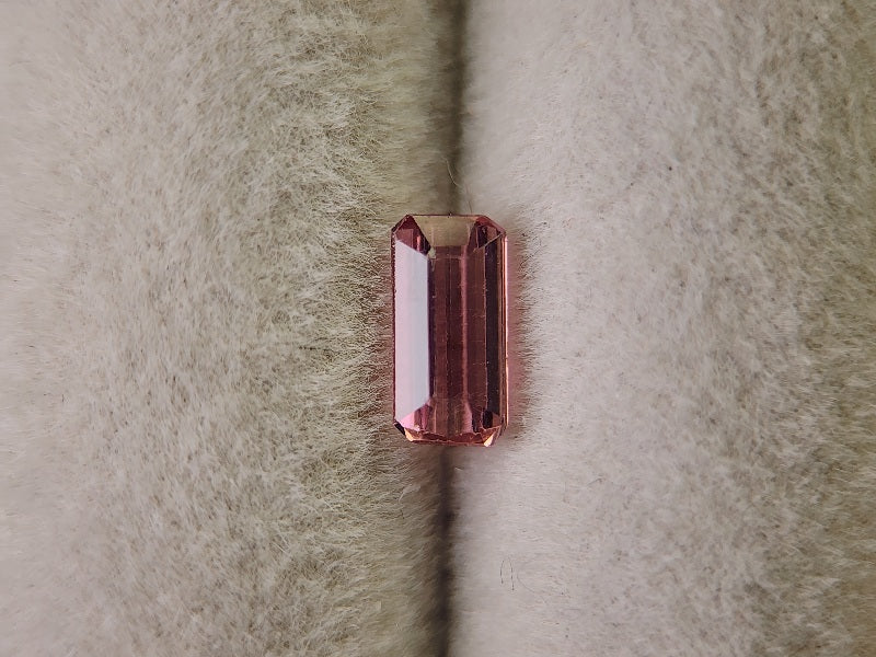 0879-46　トルマリン　0.64ct