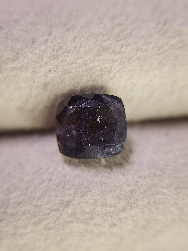 0243　アイオライトサンストーン　1.35ct