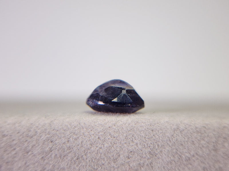 0256　アイオライトサンストーン　1.47ct