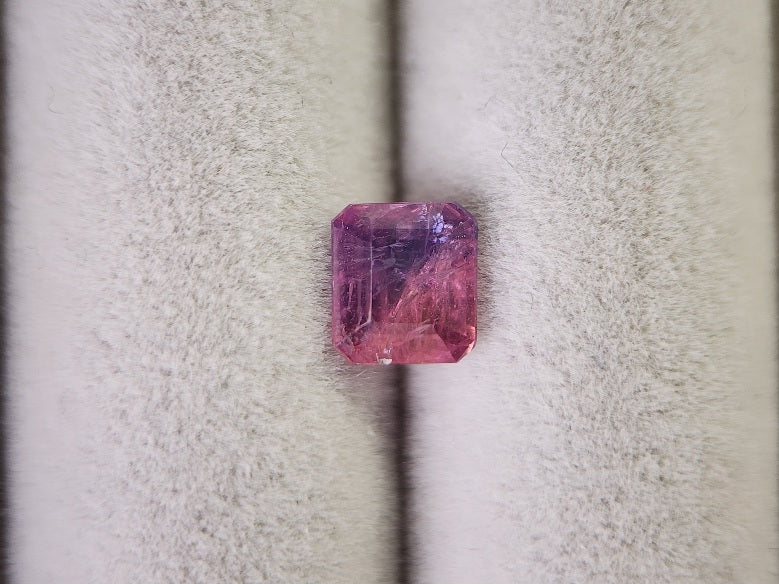 0304 ウィンザーサファイア　0.99ct