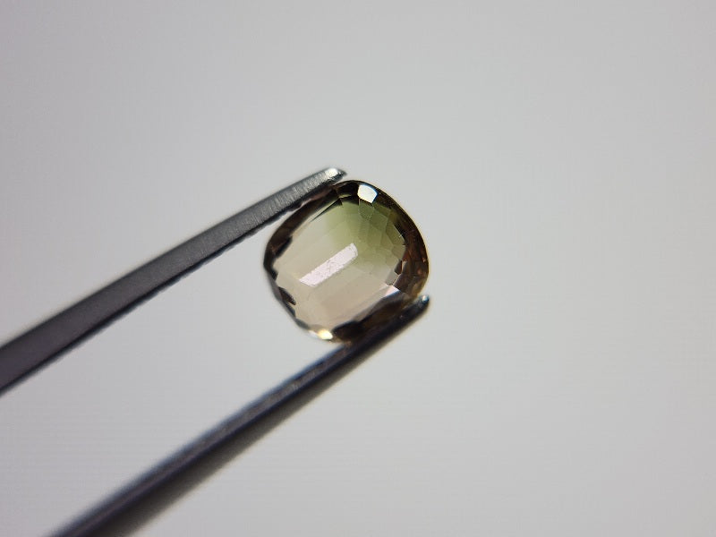 0879-37　トルマリン  0.68ct　