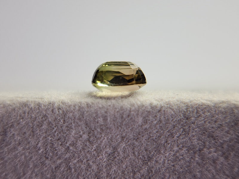 0879-37　トルマリン  0.68ct　