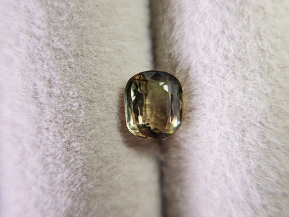 0879-37　トルマリン  0.68ct　