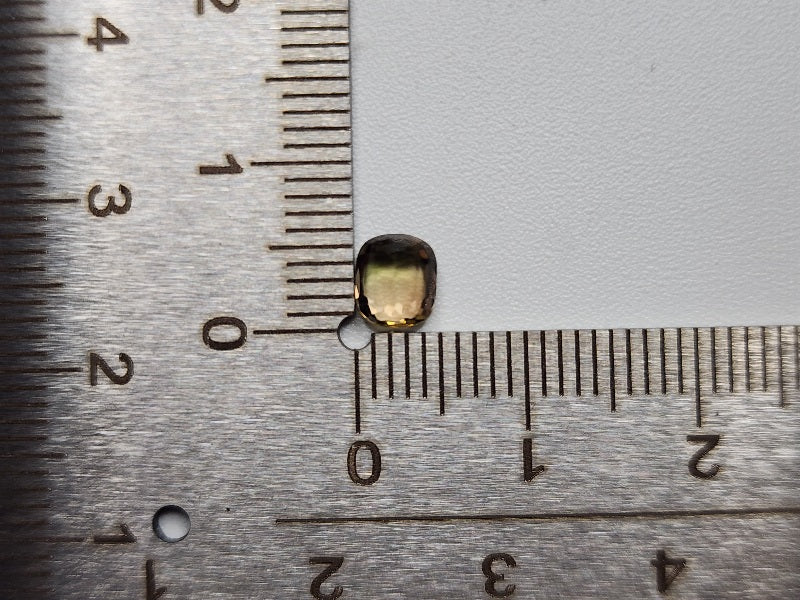 0879-37　トルマリン  0.68ct　