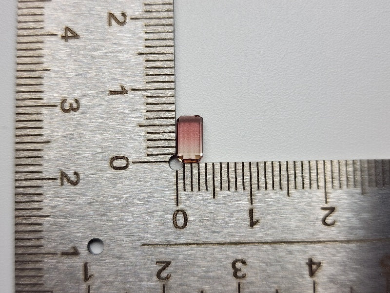 0879-38　トルマリン  0.69ct　