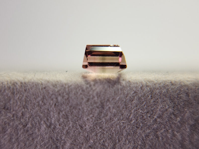 0879-39　トルマリン  0.68ct　