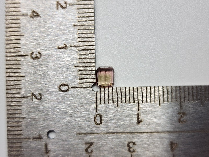 0879-39　トルマリン  0.68ct　