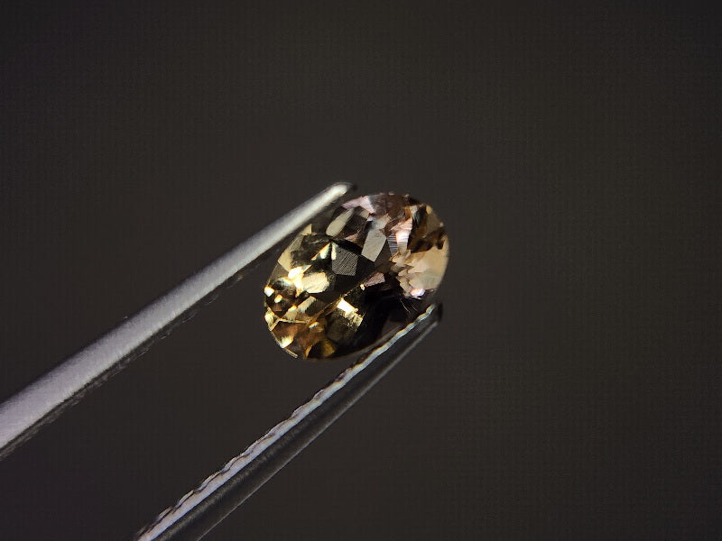 ye-BE【ランダム発送】イエローベリル（ヘリオドール）【1石あたり約0.42ct】