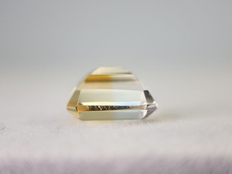 0365-4-17　バイカラーシトリン　2.43ct