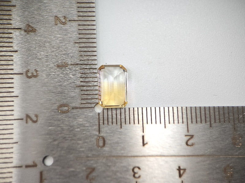 0365-4-18　バイカラーシトリン　2.38ct