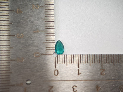 【特選】　グリーンアウイナイト　0.37ct　3