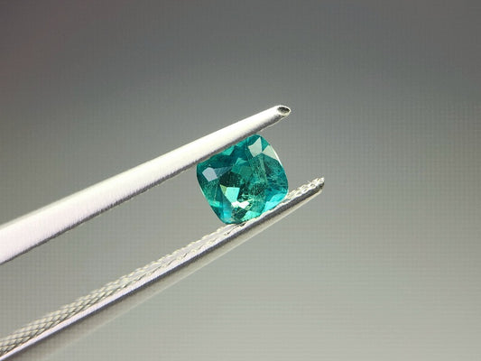 【特選】　グリーンアウイナイト　0.26ct　4