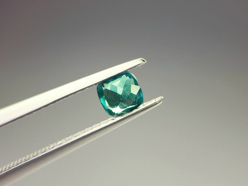 【特選】　グリーンアウイナイト　0.26ct　4