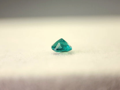 【特選】　グリーンアウイナイト　0.26ct　4