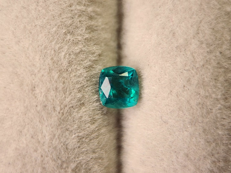 【特選】　グリーンアウイナイト　0.26ct　4