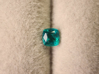 【特選】　グリーンアウイナイト　0.26ct　4