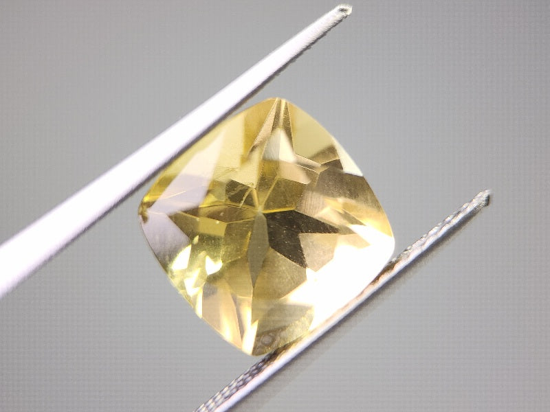 lQ-17　レモンクォーツ　4.06ct