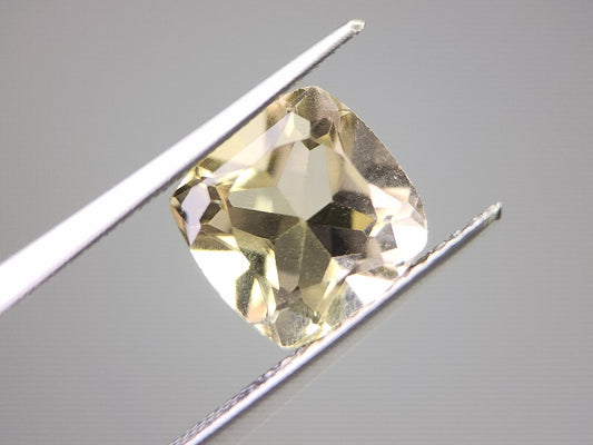 lQ-28　レモンクォーツ　2.82ct