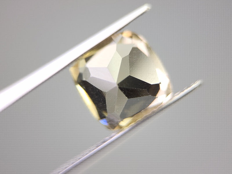 lQ-28　レモンクォーツ　2.82ct