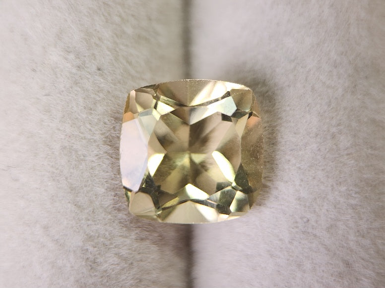 lQ-28　レモンクォーツ　2.82ct