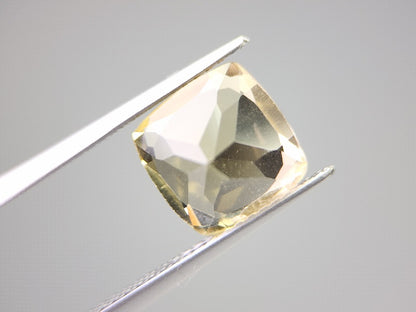 lQ-29　レモンクォーツ　2.71ct