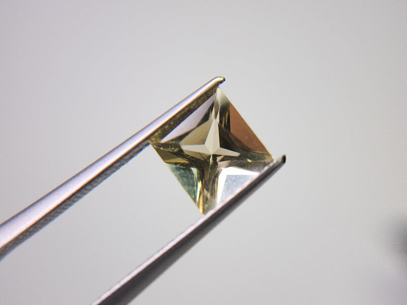 【スタッフのとっておきPickUp！】1石3,000円の宝石ガチャ⭐10種類のラインナップから♪