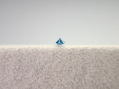 bl-DM-t-1　ブルーダイヤモンド(トリートメント)　0.05ct
